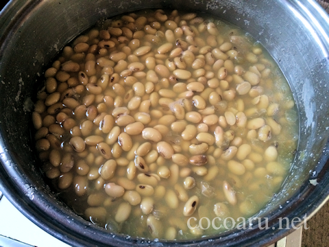 大豆を煮る（白味噌の作り方）